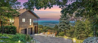 Mountain Luxury - Hot Tub, Amazing Views & More!