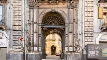 Mặt tiền nơi lưu trú