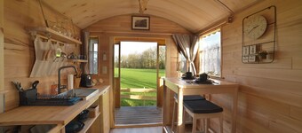 Gîte insolite ''La Colibri''. A trailer in the heart of nature.