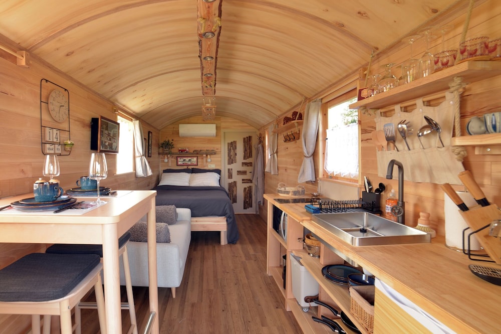 Unusual cottage ''the hummingbird''
