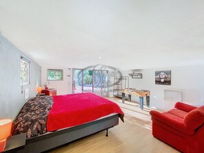 3 chambres, bureau, Wi-Fi gratuit, draps fournis