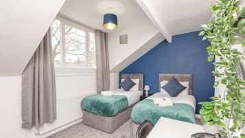 House | 4 bedrooms, iron/ironing board, free WiFi, bed sheets