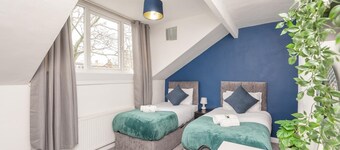 Leeds 4-bed House - Sleeps 9, Free Parking & Wifi