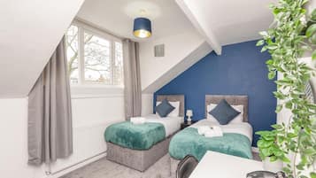 4 bedrooms, iron/ironing board, free WiFi, bed sheets