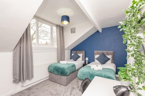 4 bedrooms, iron/ironing board, free WiFi, bed sheets - Leeds 4-bed House - Sleeps 9, Free Parking & Wifi (Leeds)