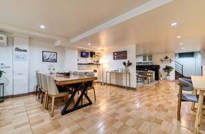 City Townhome | In-room dining - Bangkok Watergate Townhouse (Bangkok)
