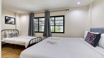 Desk, laptop workspace, free WiFi, bed sheets