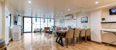 City Townhome | In-room dining