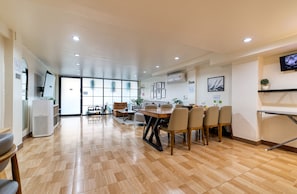 City Townhome | In-room dining - Bangkok Watergate Townhouse (Bangkok)