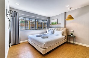 ファミリー タウンホーム | デスク、ノートパソコン用作業スペース、WiFi (無料)、ベッドシーツ