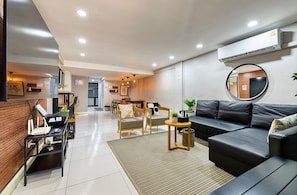 ファミリー タウンホーム | リビング エリア | LED テレビ