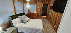 4 chambres, bureau, fer et planche à repasser, accès au Wi-Fi (inclus)