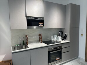 Private kitchen - Cozy Studio Apartment in Cantonments, Accra (Accra)