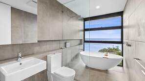 Bathtub - A comfortable and convenient way to enjoy the stunning scenery and relaxed lifestyle (Wye River)