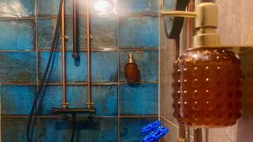 Shower, hydromassage showerhead, towels, soap