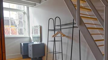 尊榮複式房屋 | 起居區 | 32-吋LED 液晶電視、數位頻道、Netflix、付費電影