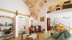 A spacious living area with a high ceiling, a dining area with a staircase, and a view of the upper floor. - 3277 Guest House Eleonora - Camera Matrimoniale by Barbarhouse (Alliste)
