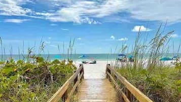 Liegestühle, Strandtücher