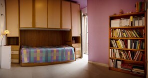 2 bedrooms, in-room safe, travel crib, free WiFi - descrizione (Sardegna)