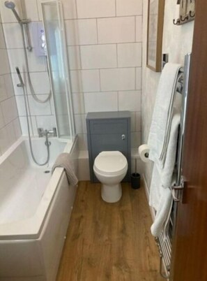 Bathroom - 2 Marine Parade , 2, ventnor, GB (ventnor)