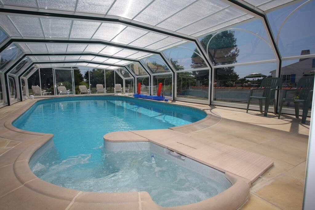 Piscine couverte, piscine extérieure