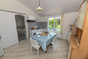 Dining - Gîte de Groupes, Charme, Calme et Proximité des Plages (Jard sur mer)