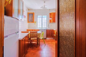 Apartment | Eigene Küche | Großer Kühlschrank, Mikrowelle, Ofen, Herdplatte