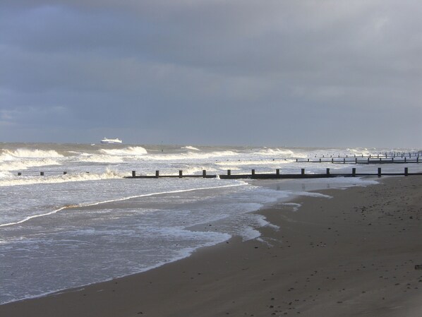 Beach nearby - 17 Third Avenue (Prestatyn)