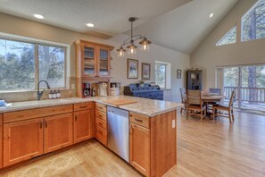 Fridge, microwave, oven, stovetop - Gorgeous mountain retreat with a fenced-in yard, A/C, & hot tub! Pet friendly! (Pagosa Springs)