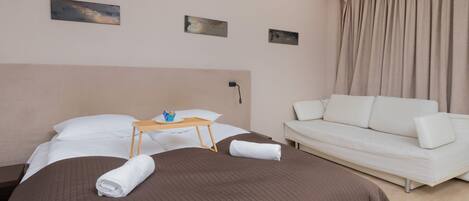 Iron/ironing board, WiFi, bed sheets