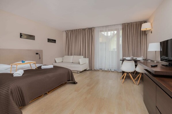 Iron/ironing board, WiFi, bed sheets