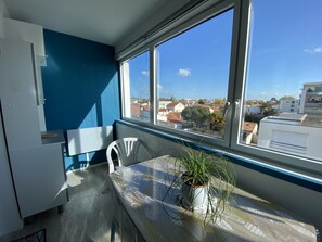 Dining - Apartment near beaches and shops (Royan)