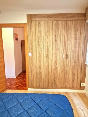 1 chambre, bureau, fer et planche à repasser, Wi-Fi gratuit