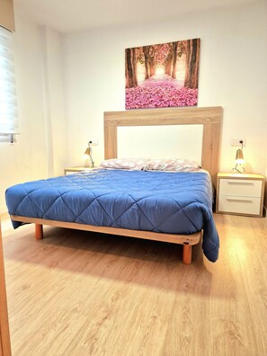 1 chambre, bureau, fer et planche à repasser, Wi-Fi gratuit