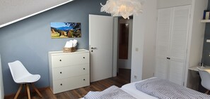 2 makuuhuonetta, silitysrauta/-lauta, ilmainen Wi-Fi