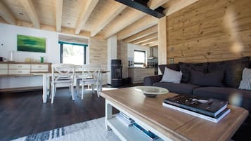 Fernseher, Kamin, Stereoanlage