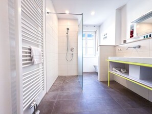 Unclassified image, 5 of 16, button