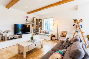 TV - LA CASITA VI4348 By Riviera Holiday Homes (Falicon)