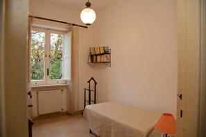 3 bedrooms, travel crib, free WiFi, bed sheets