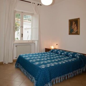 3 bedrooms, travel crib, free WiFi, bed sheets - Villa with sea view - 5 min from the Castle! (Ischia)