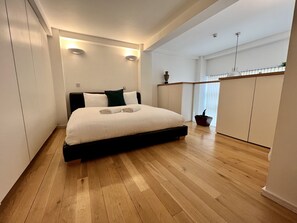 Unclassified image, 5 of 25, button