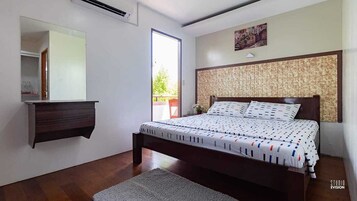 Deluxe Room, 1 Queen Bed, Non Smoking, Garden View | Free WiFi, bed sheets