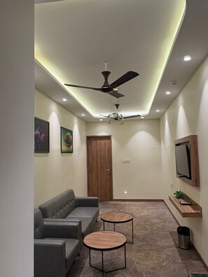 Studio Suite | Iron/ironing board, free WiFi, bed sheets - The Monarch Turbhe (Navi Mumbai)