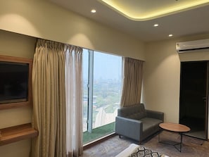 Studio Suite | Living area