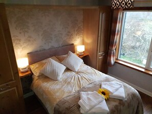 3 bedrooms, iron/ironing board, travel crib, WiFi