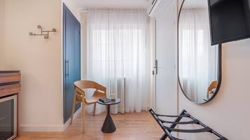 Single Room | Living area | 50-cm Smart TV with cable channels, TV