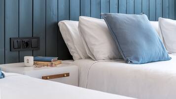 Habitación cuádruple | Tabla de planchar con plancha, cunas gratuitas, wifi gratis