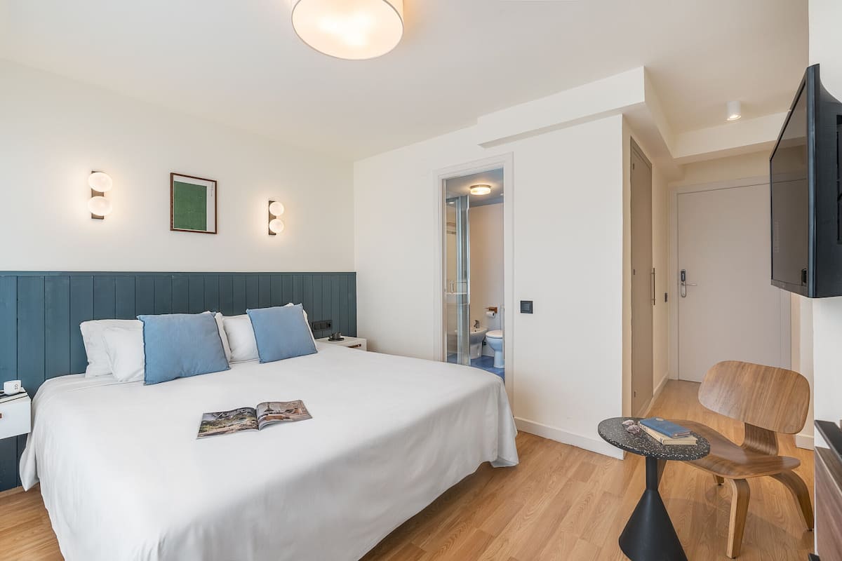 Superior tweepersoonskamer | Een strijkplank/strijkijzer, gratis babybedden, gratis wifi, beddengoed