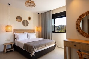 2 bedrooms, in-room safe, desk, iron/ironing board