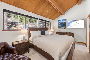 3 bedrooms, desk, WiFi, bed sheets